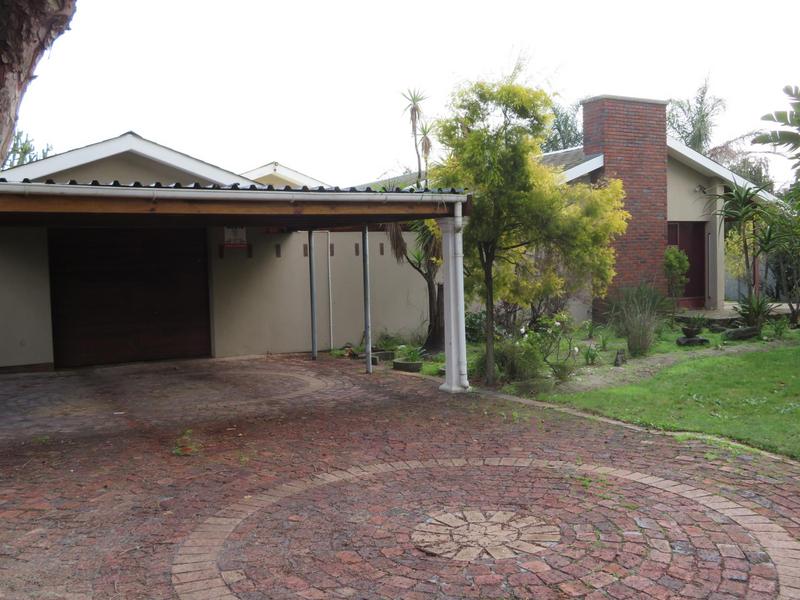 To Let 5 Bedroom Property for Rent in Mikro Park Western Cape